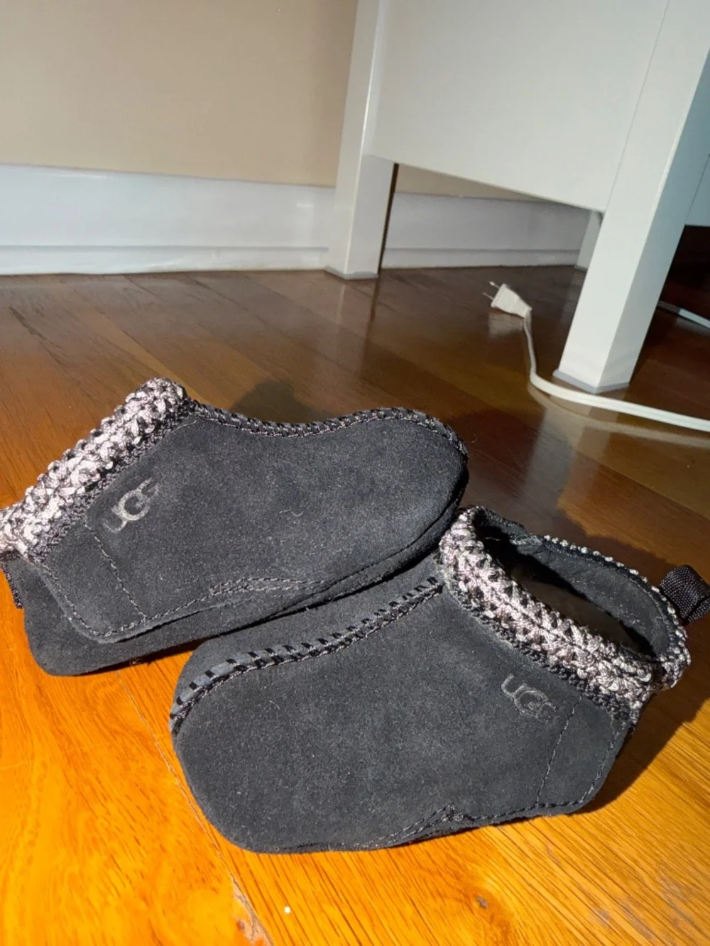 UGG black new